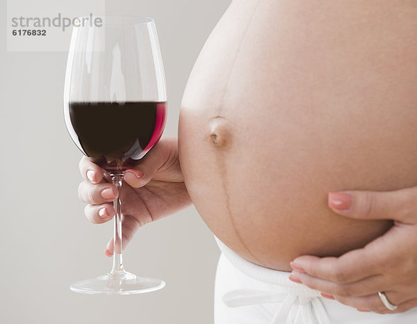 Frau  Glas  Wein  Hispanier  halten  Schwangerschaft