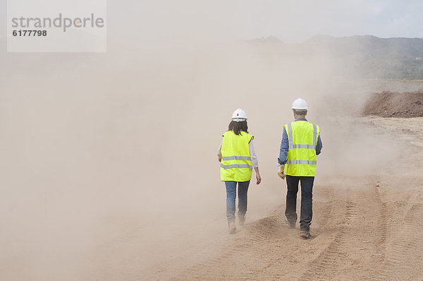 bauen  Wolke  gehen  arbeiten  Staub