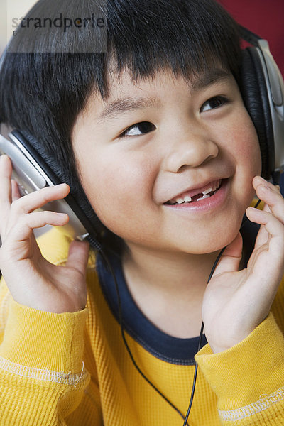 zuhören  Junge - Person  Kopfhörer