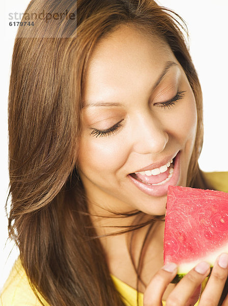 hoch  oben  nahe  Frau  Hispanier  Wassermelone  essen  essend  isst