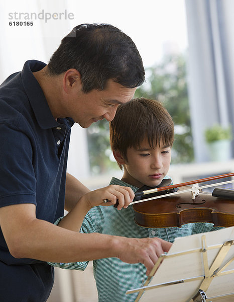 unterrichten  Menschlicher Vater  Sohn  Spiel  Geige
