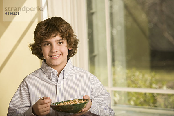 Getreide  Junge - Person  Hispanier  essen  essend  isst