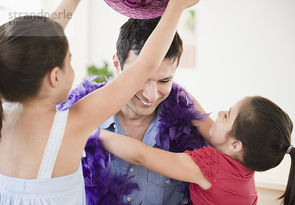 anziehen  Menschlicher Vater  Hut  Tochter