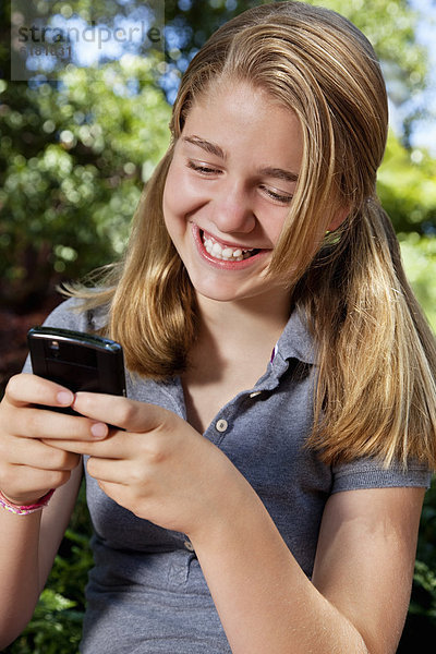 Handy  Europäer  Text  Kurznachricht  Mädchen