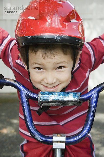 Junge - Person  fahren  Fahrrad  Rad