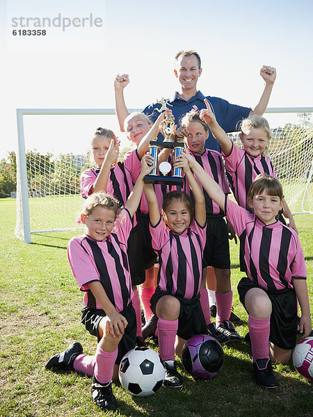 Pose Spiel Fußball Mädchen Pokal