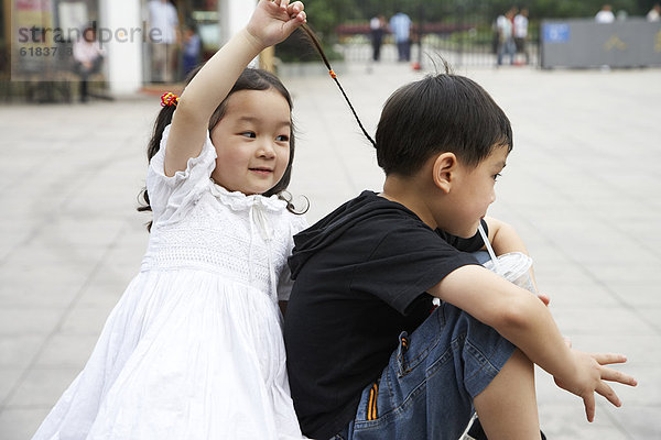 ziehen Bruder Schwester chinesisch Haar