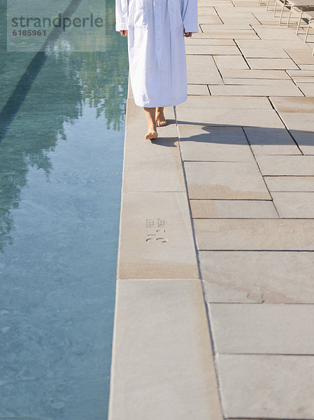 nahe Frau gehen Schwimmbad