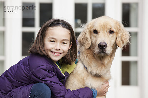 umarmen mischen Golden Retriever Mädchen Mixed