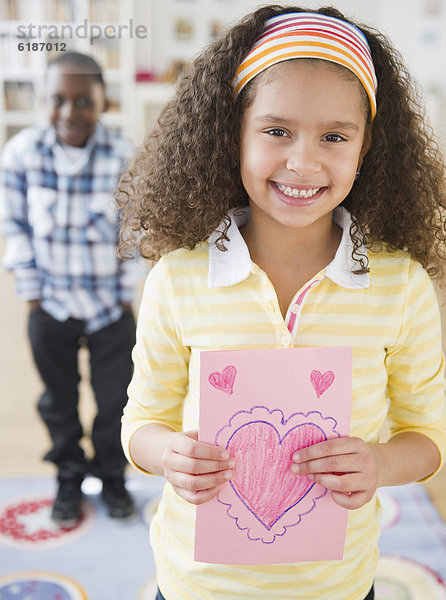 lächeln  halten  Valentinstag  Mädchen  Karte