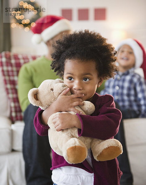 umarmen schwarz Teddy Teddybär Mädchen