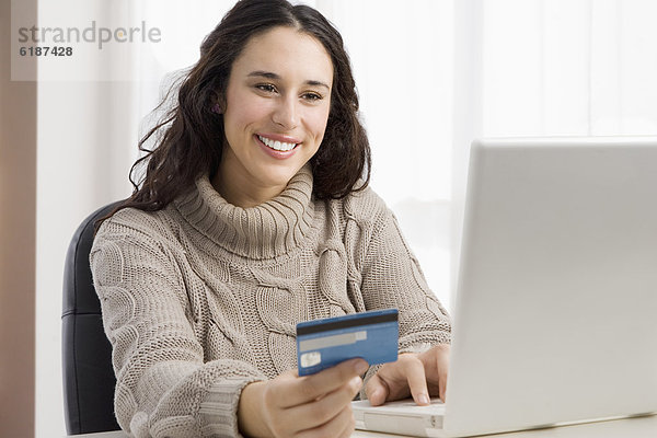 Frau  Internet  kaufen  Kredit  mischen  Kreditkarte  Karte  Mixed