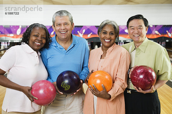 Freundschaft  halten  Gasse  Bowling