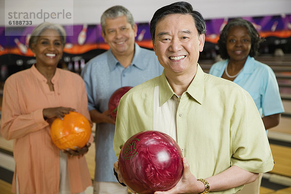 Freundschaft  halten  Gasse  Bowling