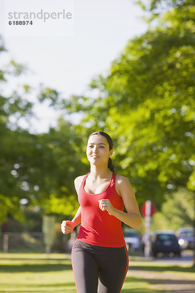 Frau  Hispanier  joggen