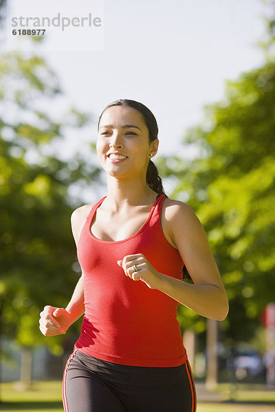 Frau  Hispanier  joggen