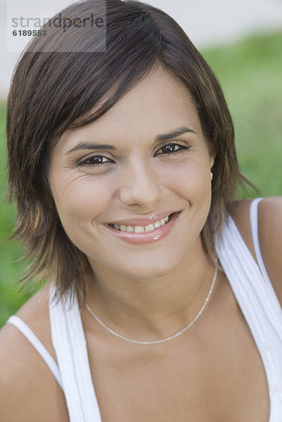 Hispanische Lächelnde Frau