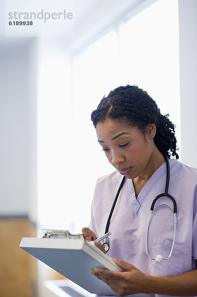 schreiben  Krankenhaus  Gesundheitspflege  eintragen  Krankenschwester  Schwester  Schwestern