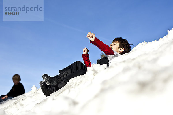 Junge - Person  Schlitten  mischen  Mixed  Schnee