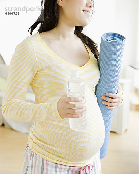 Wasser  Frau  tragen  Schwangerschaft  Yoga  Matte