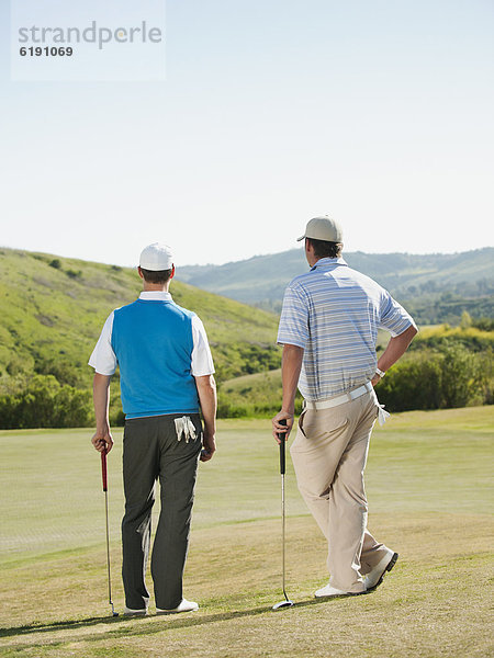 Zusammenhalt  Europäer  Mann  Golfsport  Golf  Kurs  spielen