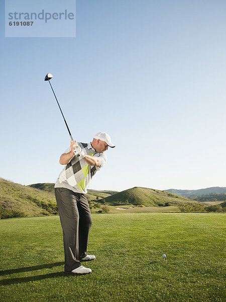 schaukeln  schaukelnd  schaukelt  schwingen  schwingt schwingend  Europäer  Vorbereitung  Golfspieler  Golfsport  Golf  Verein  Schaukel