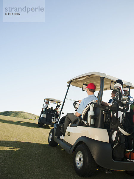 Mann  fahren  Fuhrwerk  Golfsport  Golf  Kurs