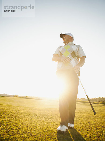 Europäer  Mann  gehen  Golfsport  Golf  Verein  Kurs