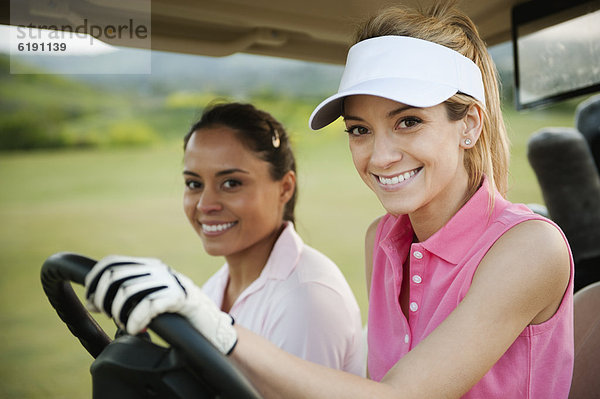 Frau  fahren  Fuhrwerk  Golfsport  Golf  Kurs