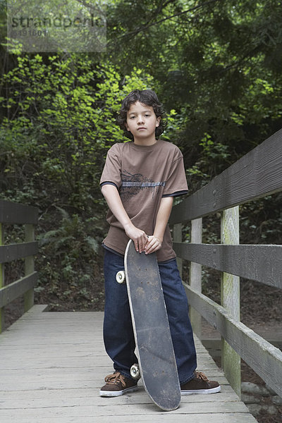 stehend  Junge - Person  Skateboard  mischen  Mixed