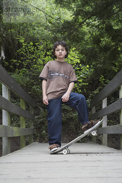 stehend  Junge - Person  Skateboard  mischen  Mixed