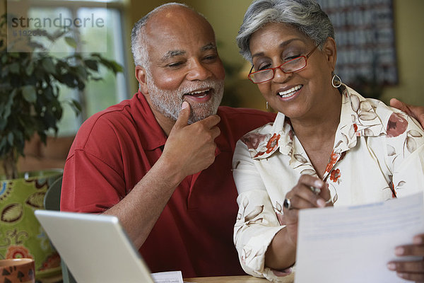 Senior  Senioren  Internet  bezahlen  zahlen  Rechnung