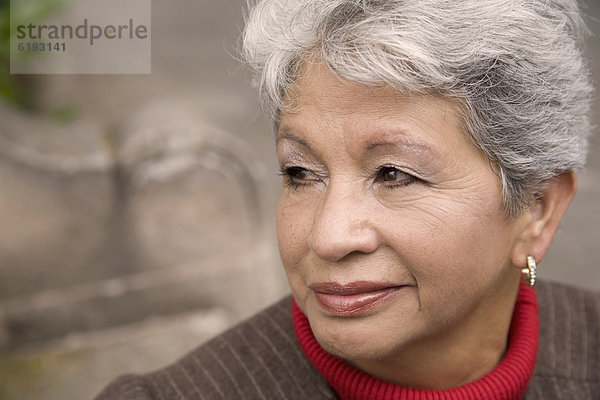 Senior  Senioren  Frau  lächeln  Hispanier