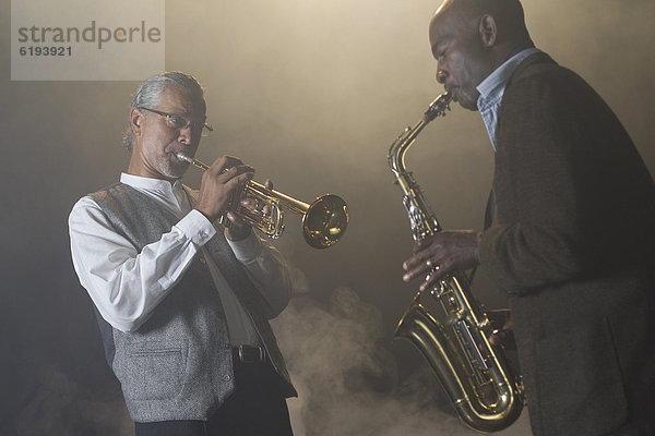 Bühne Theater  Bühnen  Musiker  Musikkapelle  Band  Kapelle  Jazz  spielen