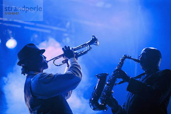 Bühne Theater  Bühnen  Musiker  Musikkapelle  Band  Kapelle  Jazz  spielen