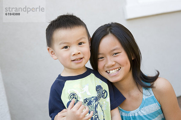 umarmen  Bruder  Schwester  chinesisch