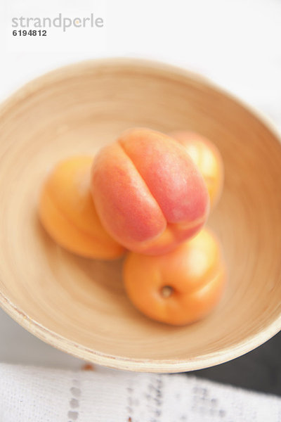 Clingstone peaches in bowl