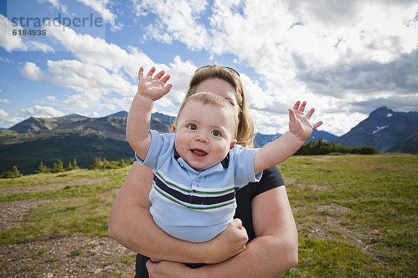 Berg  halten  Feld  Mutter - Mensch  Baby