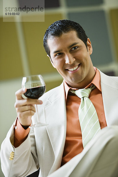 Geschäftsmann  Wein  Hispanier  rot  trinken