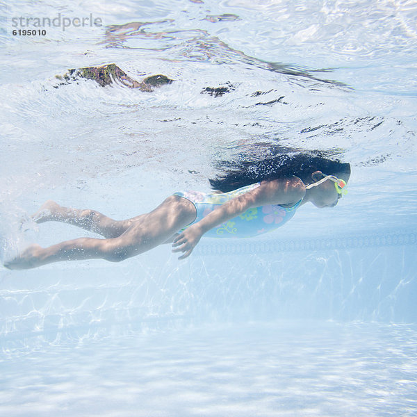 Hispanier  schwimmen  Mädchen
