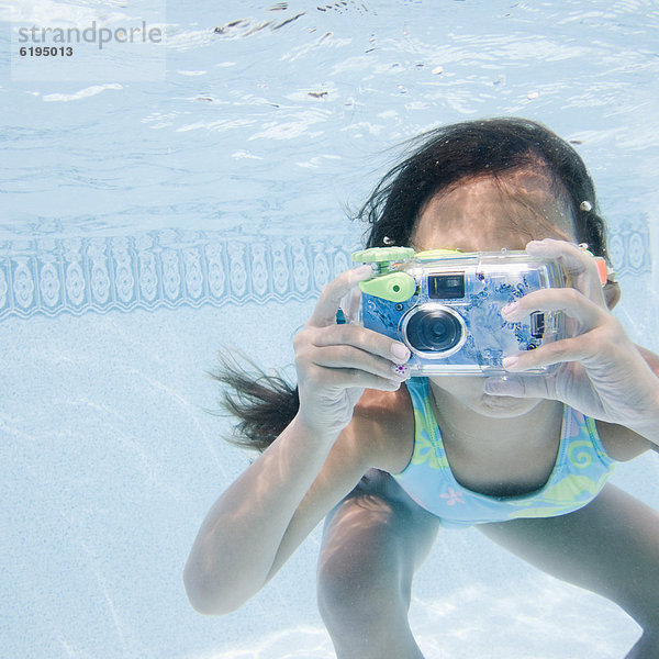 Fotografie  nehmen  Hispanier  Unterwasseraufnahme  Mädchen