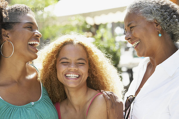 Frau  lachen  Mehrgenerationen Familie