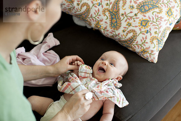 Europäer  Kleidung  wechseln  Mutter - Mensch  Baby