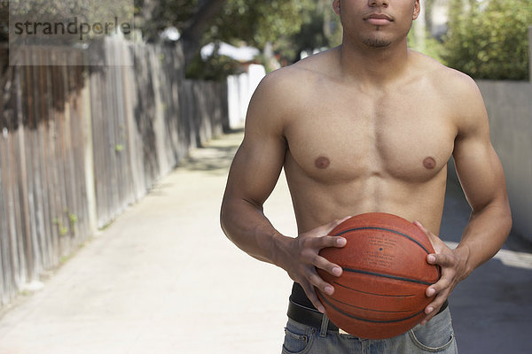 Mann  halten  mischen  Basketball  jung  Freier Oberkörper  nackt  Mixed