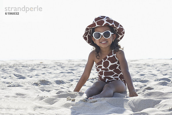 sitzend  Strand  mischen  jung  Sonnenbrille  Mädchen  Mixed