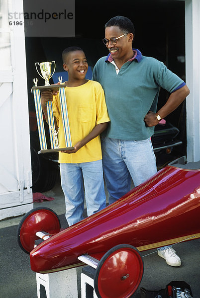 Menschlicher Vater Sohn Kart Pokal