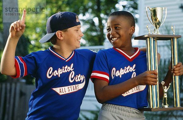 Junge - Person  2  Baseball  Pokal