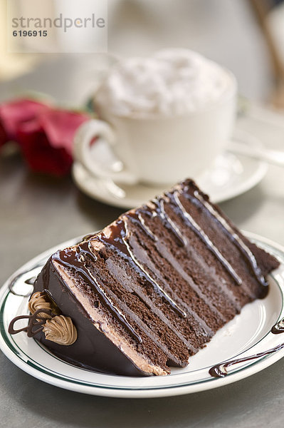 geben  Reichtum  Kuchen  Schokolade  Kaffee  rühren  Sahne