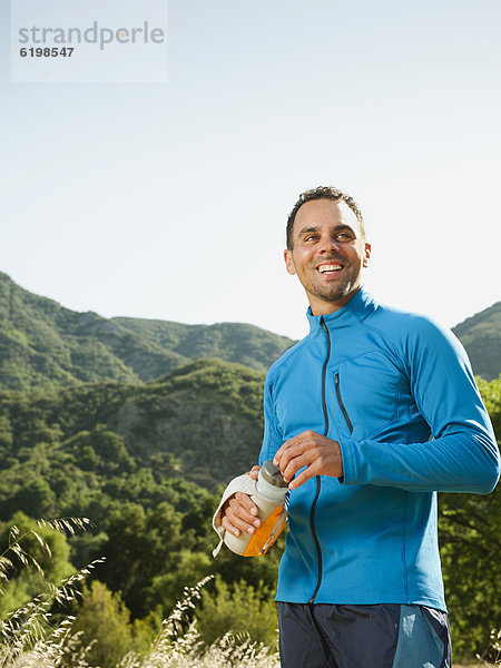 Außenaufnahme  Wasser  Mann  Athlet  mischen  trinken  Mixed  freie Natur