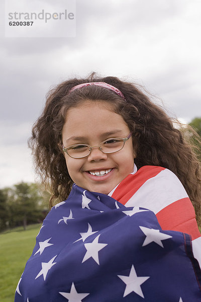 Hispanier  Fahne  amerikanisch  Mädchen  umwickelt
